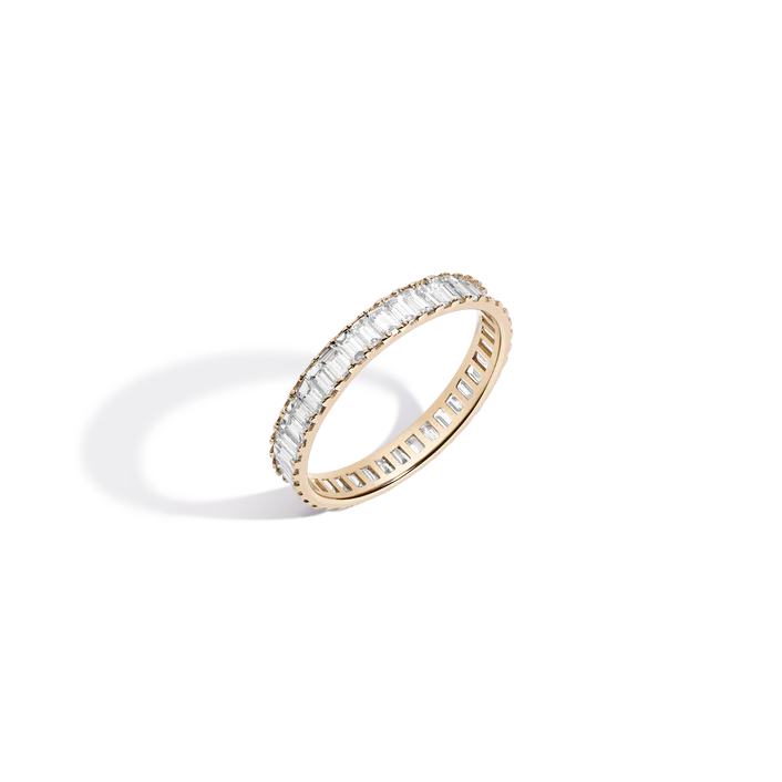 Falaj eternity band in 18k gold, alternating baguette and oval lab-grown diamonds